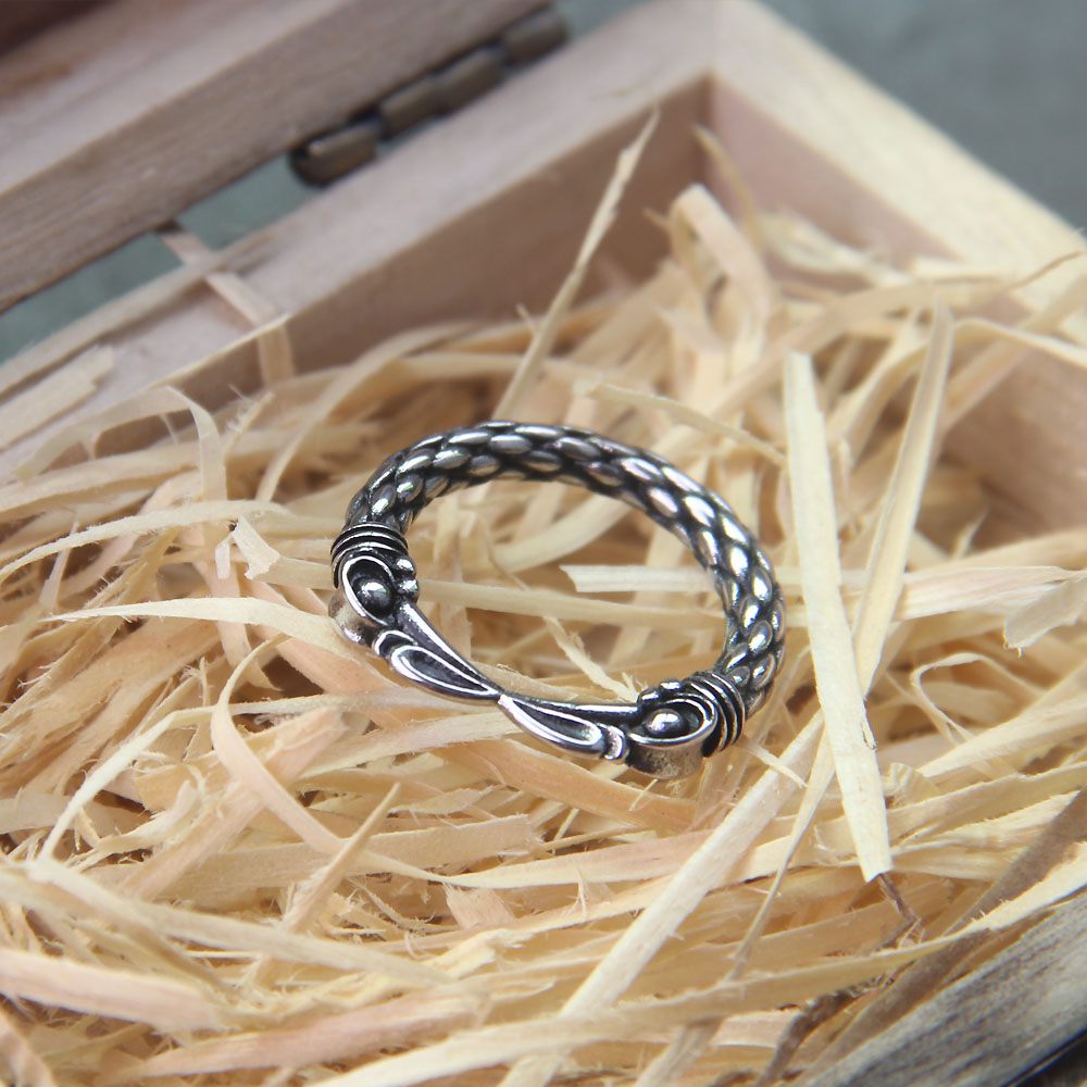 Two Entwined Ravens Ring